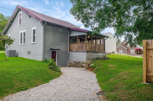 231 S Young St, Sparta, TN 38583