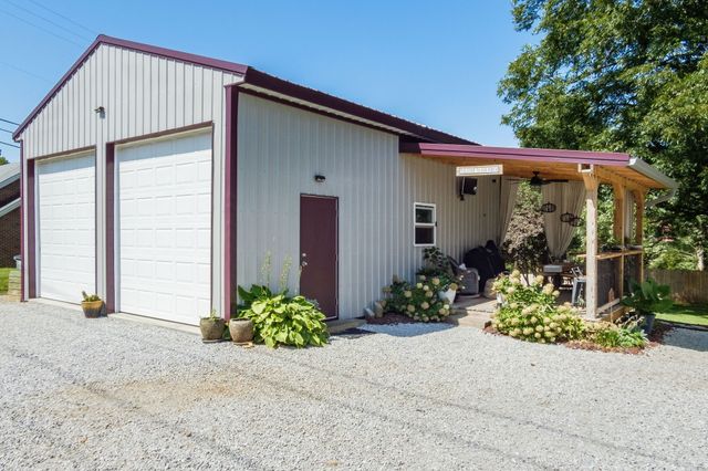 231 S Young St, Sparta, TN 38583