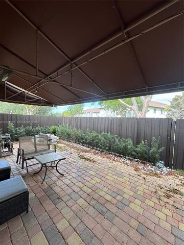 11027 NW 87th Ln, Doral, FL 33178