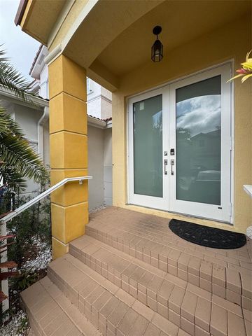 11027 NW 87th Ln, Doral, FL 33178