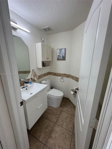 11027 NW 87th Ln, Doral, FL 33178