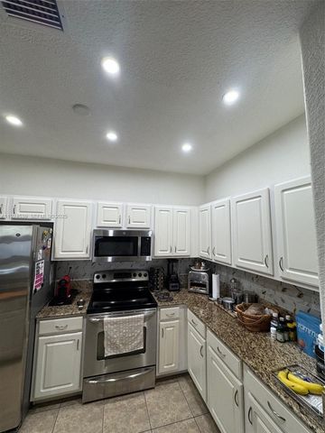 11027 NW 87th Ln, Doral, FL 33178