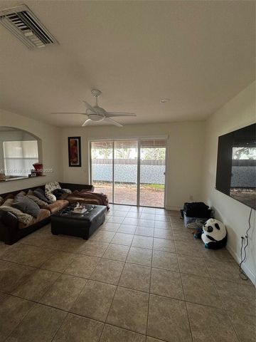 11027 NW 87th Ln, Doral, FL 33178