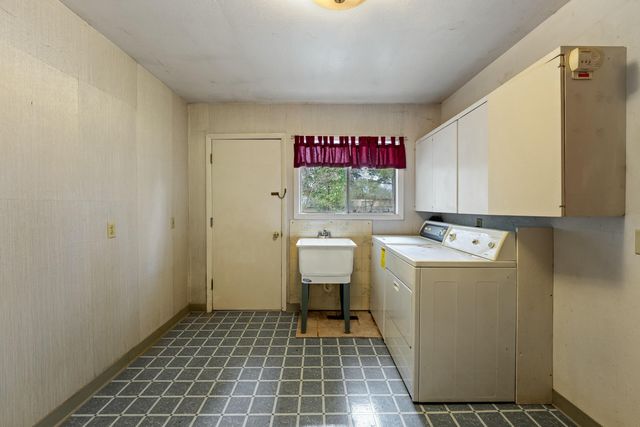220 W Watkins Street, Cave Junction, OR 97523