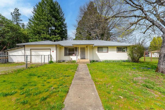 220 W Watkins Street, Cave Junction, OR 97523