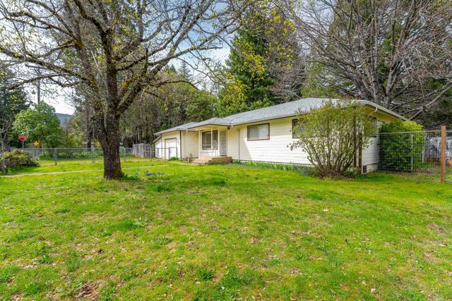 220 W Watkins Street, Cave Junction, OR 97523