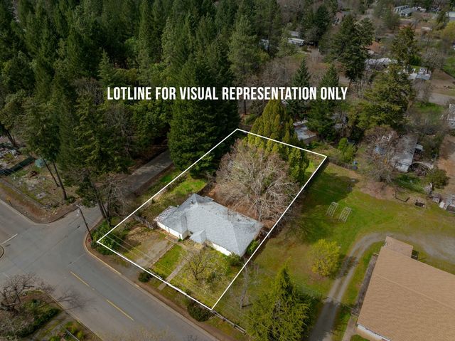 220 W Watkins Street, Cave Junction, OR 97523