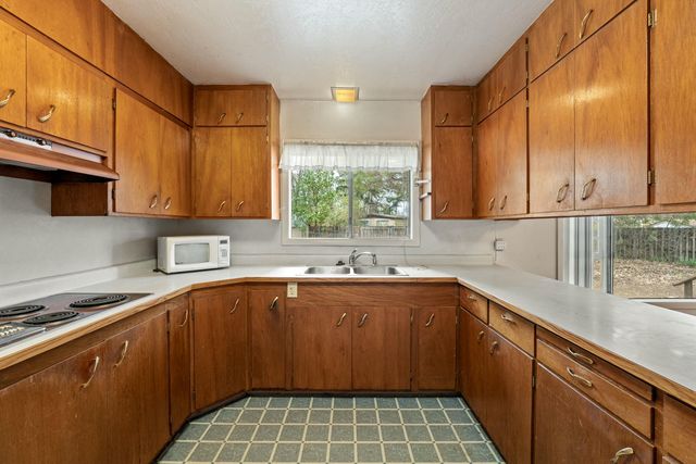 220 W Watkins Street, Cave Junction, OR 97523