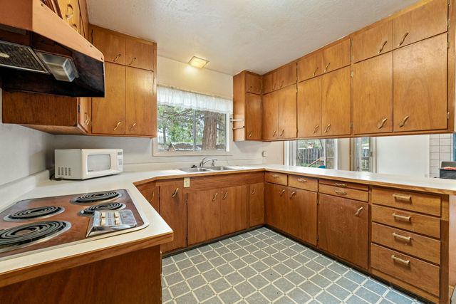 220 W Watkins Street, Cave Junction, OR 97523