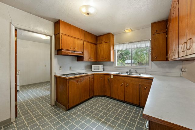 220 W Watkins Street, Cave Junction, OR 97523