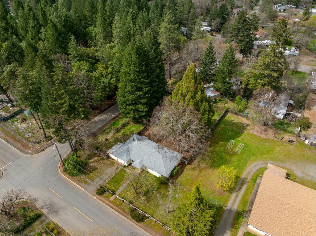220 W Watkins Street, Cave Junction, OR 97523