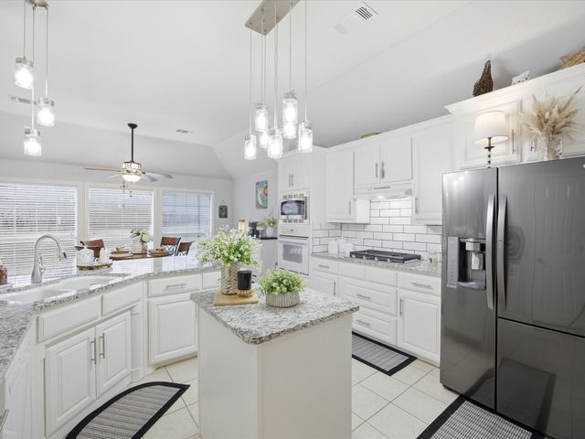 321 Niki, Paradise, TX 76073