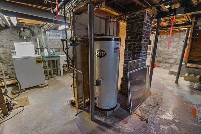 22 West Pine Street, Plaistow, NH 03865