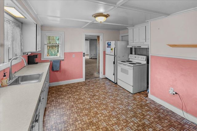 22 West Pine Street, Plaistow, NH 03865