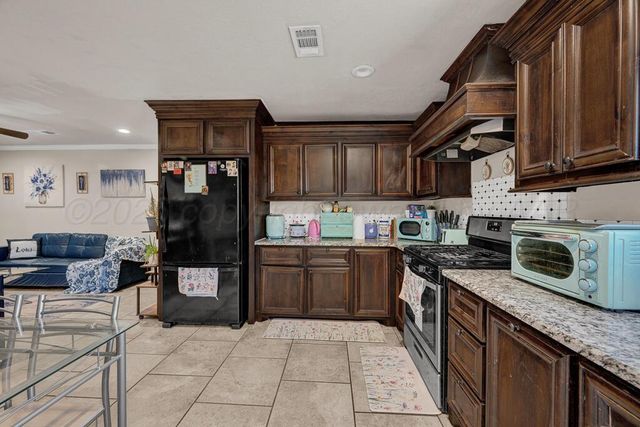 2011 N HIGHLAND Street, Amarillo, TX 79107