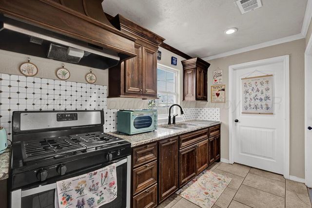 2011 N HIGHLAND Street, Amarillo, TX 79107