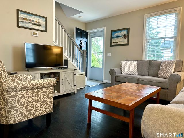 198 Sylvan Knoll Road, Stamford, CT 06902