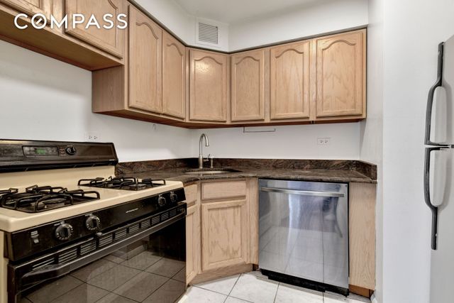 400 E 70th St Apt 702, New York City, NY 10021