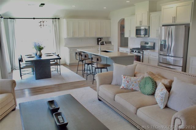 5804 E 127th Street S, Bixby, OK 74008