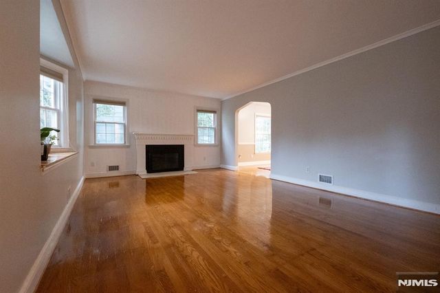 238 Emmett Place, Ridgewood, NJ 07450