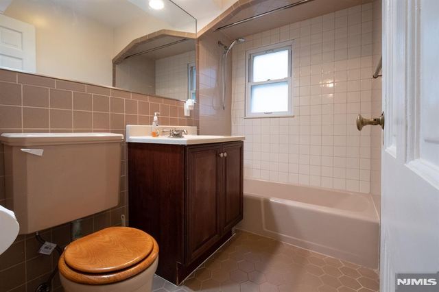 238 Emmett Place, Ridgewood, NJ 07450
