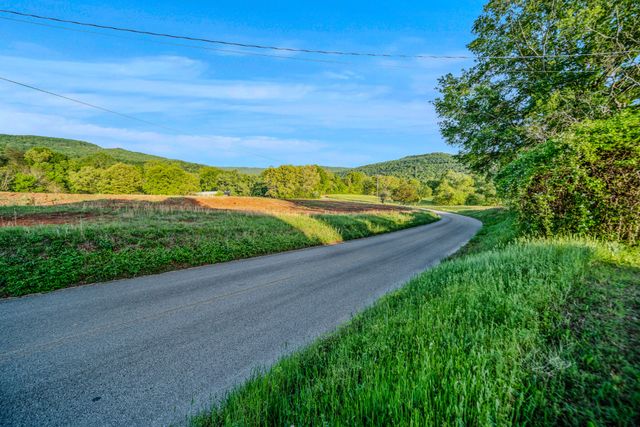 2000 Myers Cove Rd, Mcminnville, TN 37110