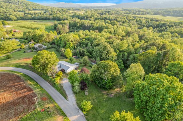 2000 Myers Cove Rd, Mcminnville, TN 37110