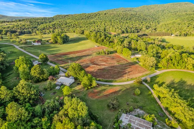 2000 Myers Cove Rd, Mcminnville, TN 37110