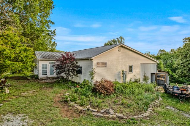 2000 Myers Cove Rd, Mcminnville, TN 37110