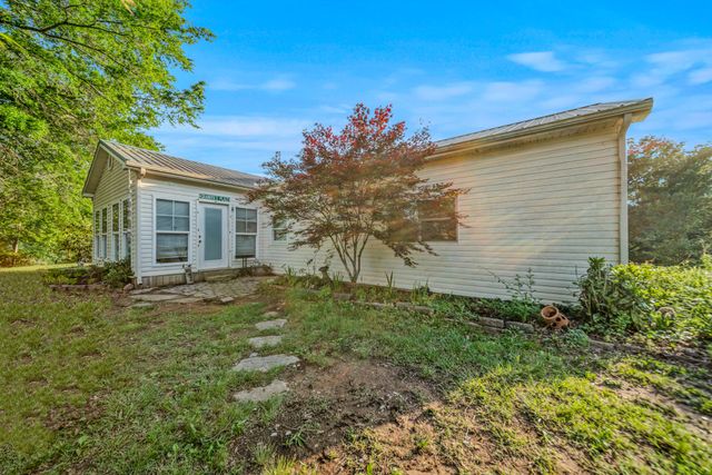 2000 Myers Cove Rd, Mcminnville, TN 37110