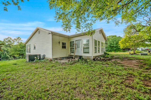 2000 Myers Cove Rd, Mcminnville, TN 37110