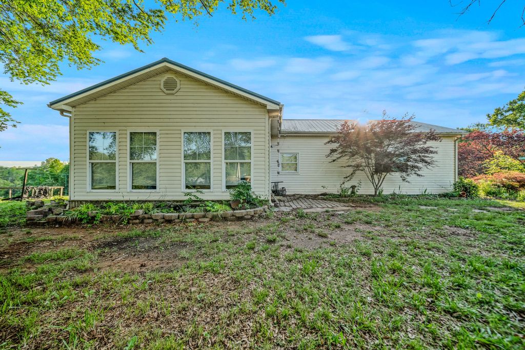 2000 Myers Cove Rd, Mcminnville, TN 37110