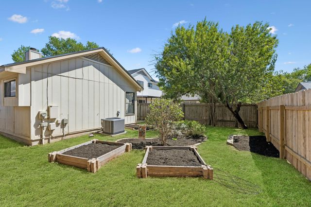 2411 Dowd LN, Austin, TX 78728