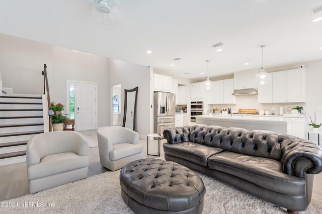 295 MORNING MIST Lane, St. Johns, FL 32259