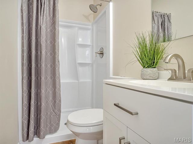 65 Ashbrooke, Troy, IL 62294