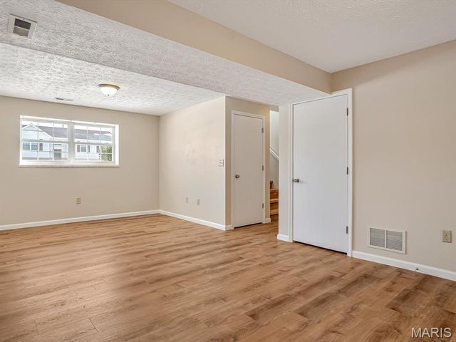 65 Ashbrooke, Troy, IL 62294