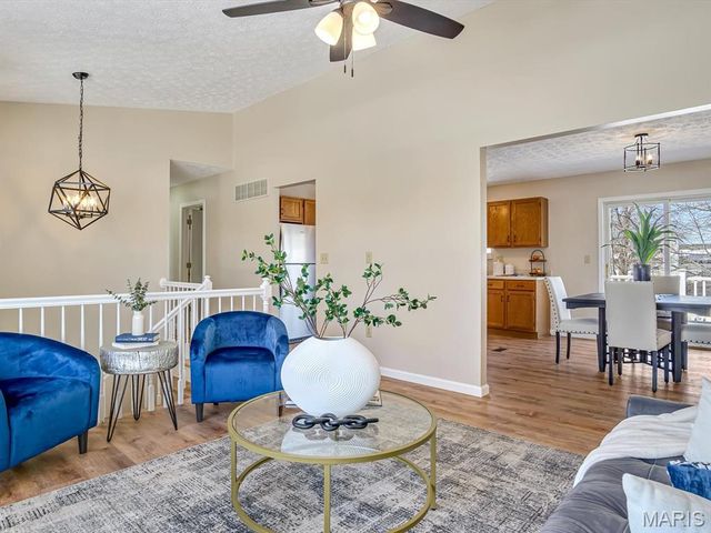 65 Ashbrooke, Troy, IL 62294