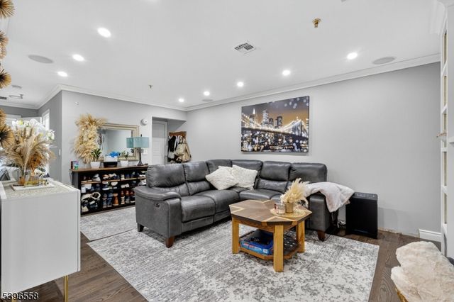 20 Mcchesney Ct, West Orange Twp., NJ 07052