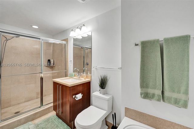 79 SW 12th St 3608-S, Miami, FL 33130