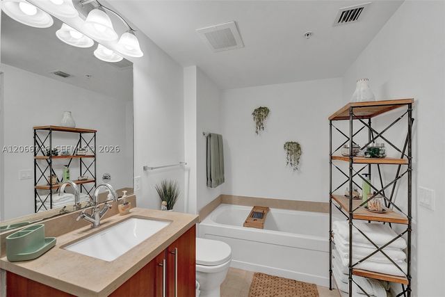79 SW 12th St 3608-S, Miami, FL 33130