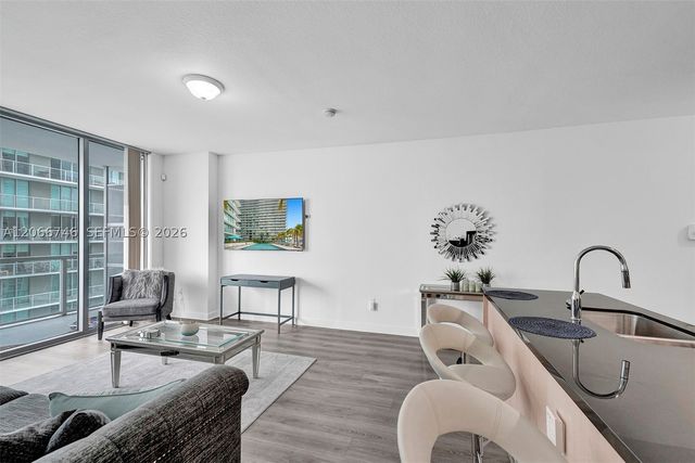 79 SW 12th St 3608-S, Miami, FL 33130