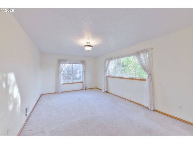 1315 Ne ZACHARY St, Hillsboro, OR 97124