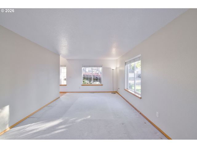 1315 Ne ZACHARY St, Hillsboro, OR 97124