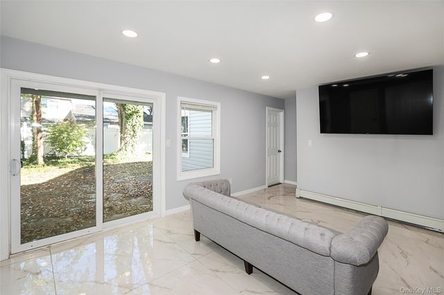 17 Windmill Lane, Levittown, NY 11756