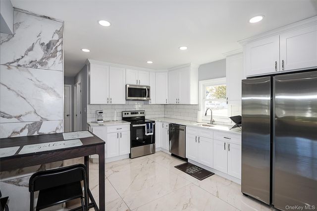 17 Windmill Lane, Levittown, NY 11756