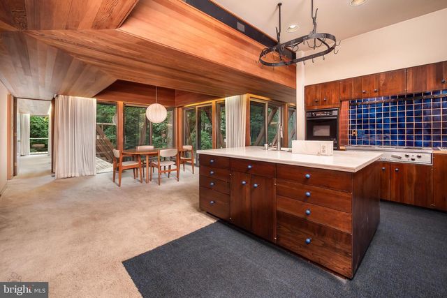 2300 S CEDAR CREST BLVD, Allentown, PA 18103