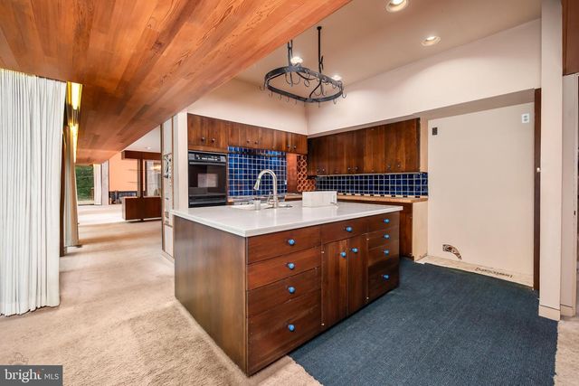 2300 S CEDAR CREST BLVD, Allentown, PA 18103