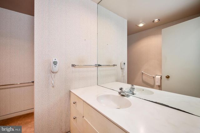 2300 S CEDAR CREST BLVD, Allentown, PA 18103