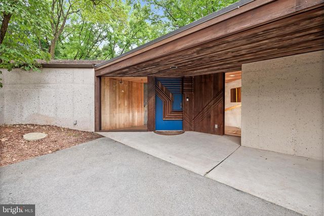 2300 S CEDAR CREST BLVD, Allentown, PA 18103