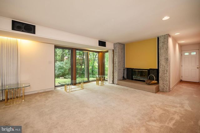 2300 S CEDAR CREST BLVD, Allentown, PA 18103